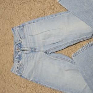 American Eagle Light Blue Straight Leg Jeans Size 4
